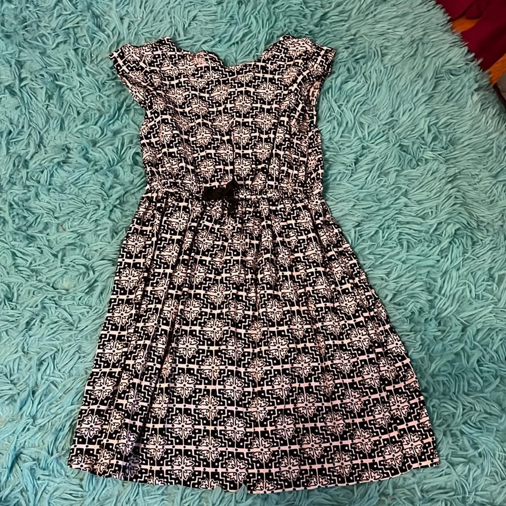 Girls black and white dress